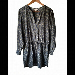 𝅺banana Republic long sleeve v-neck animal print elastic waist dress size 10